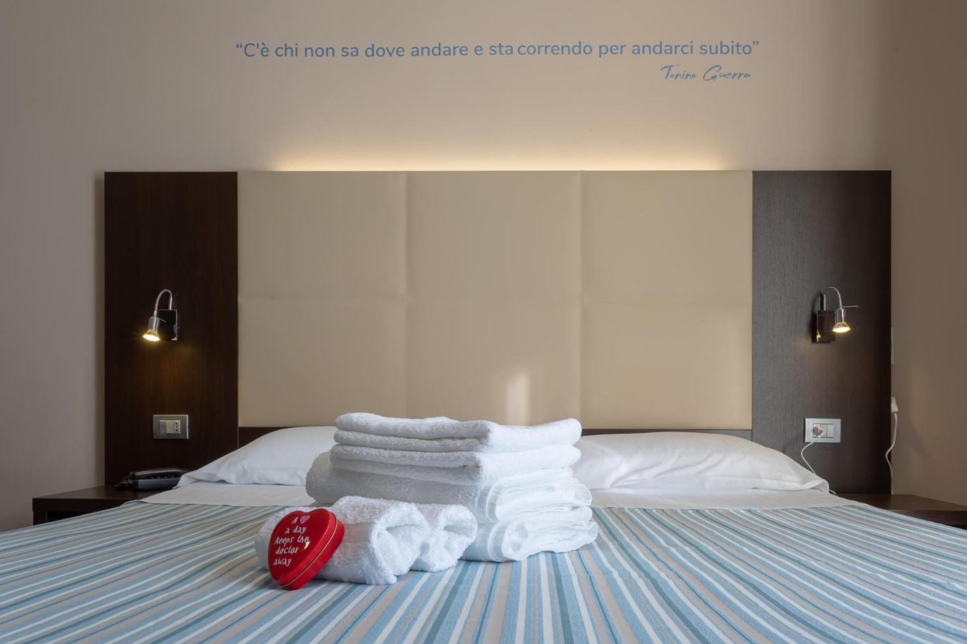 Gimmi Hotel Римини Екстериор снимка