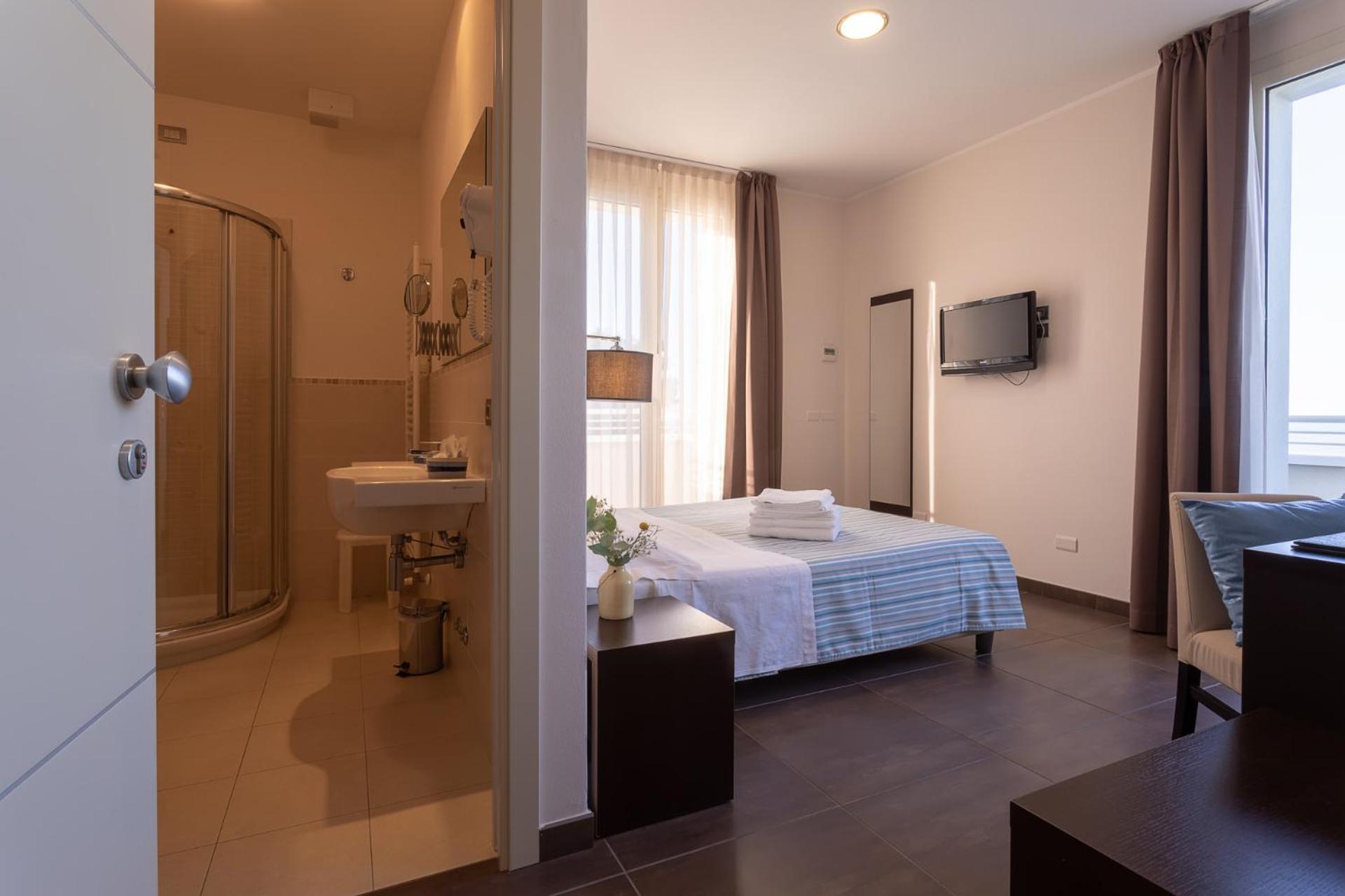 Gimmi Hotel Римини Екстериор снимка
