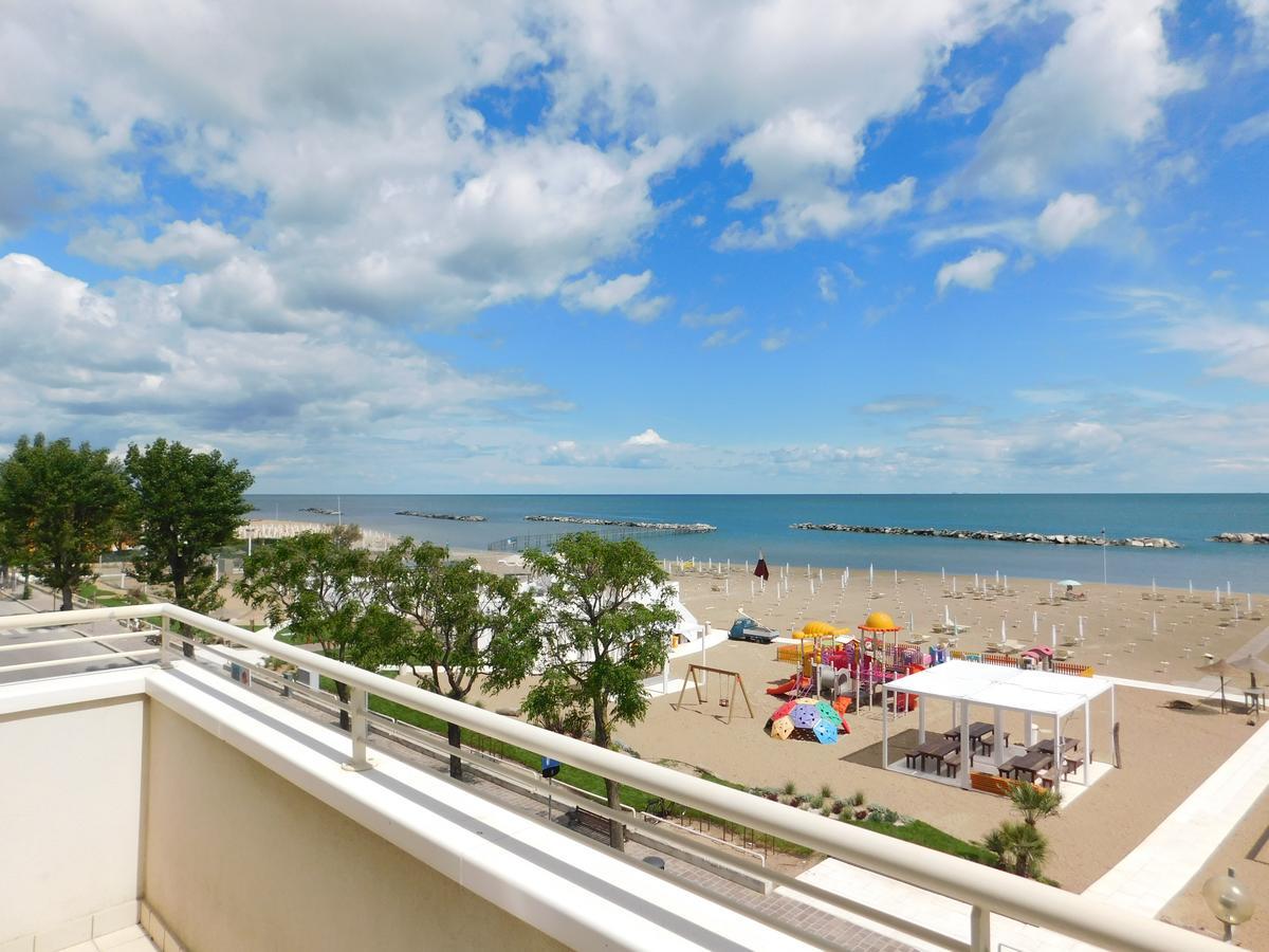 Gimmi Hotel Римини Екстериор снимка