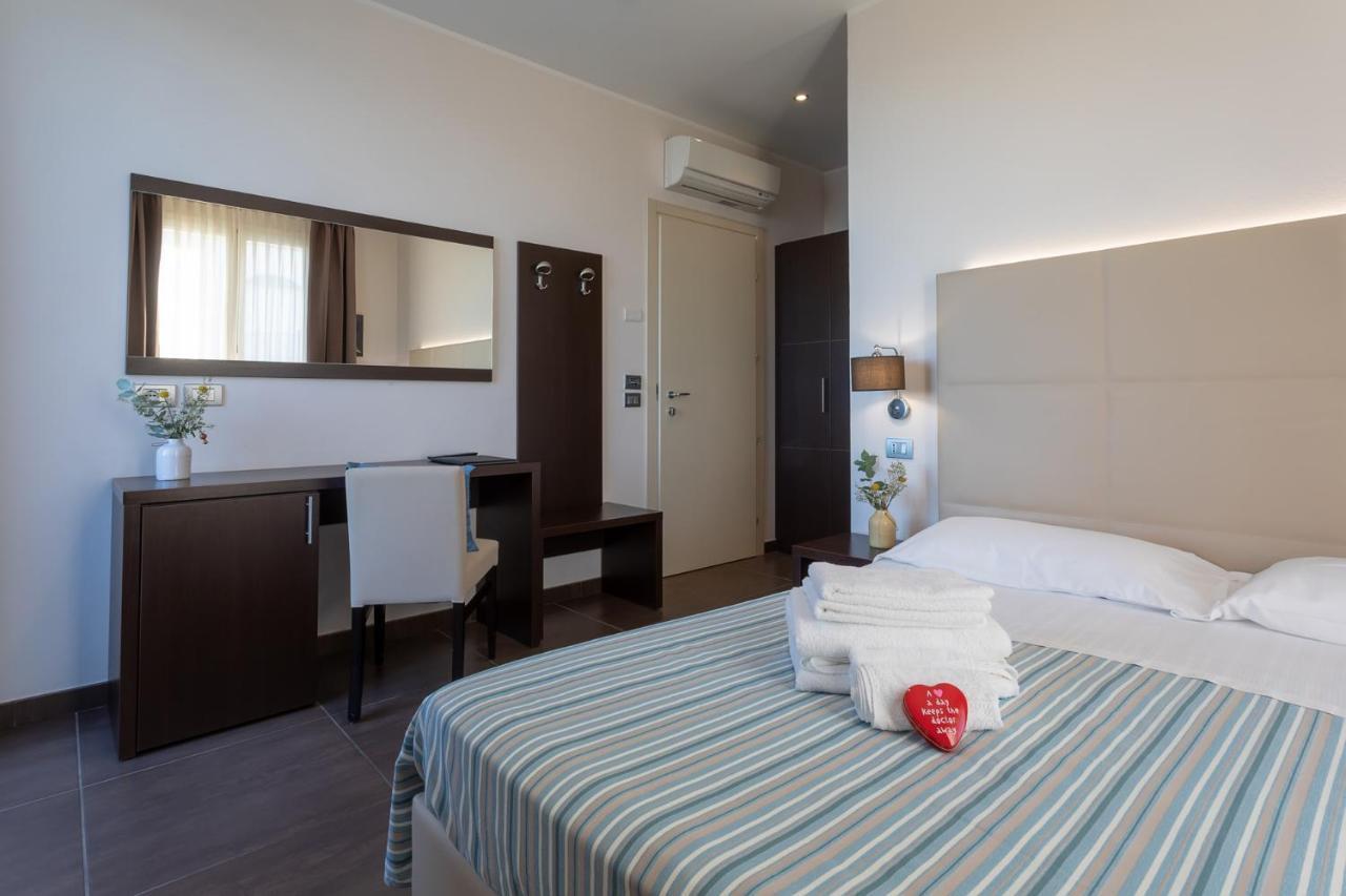 Gimmi Hotel Римини Екстериор снимка