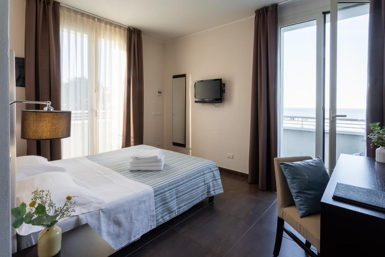 Gimmi Hotel Римини Екстериор снимка
