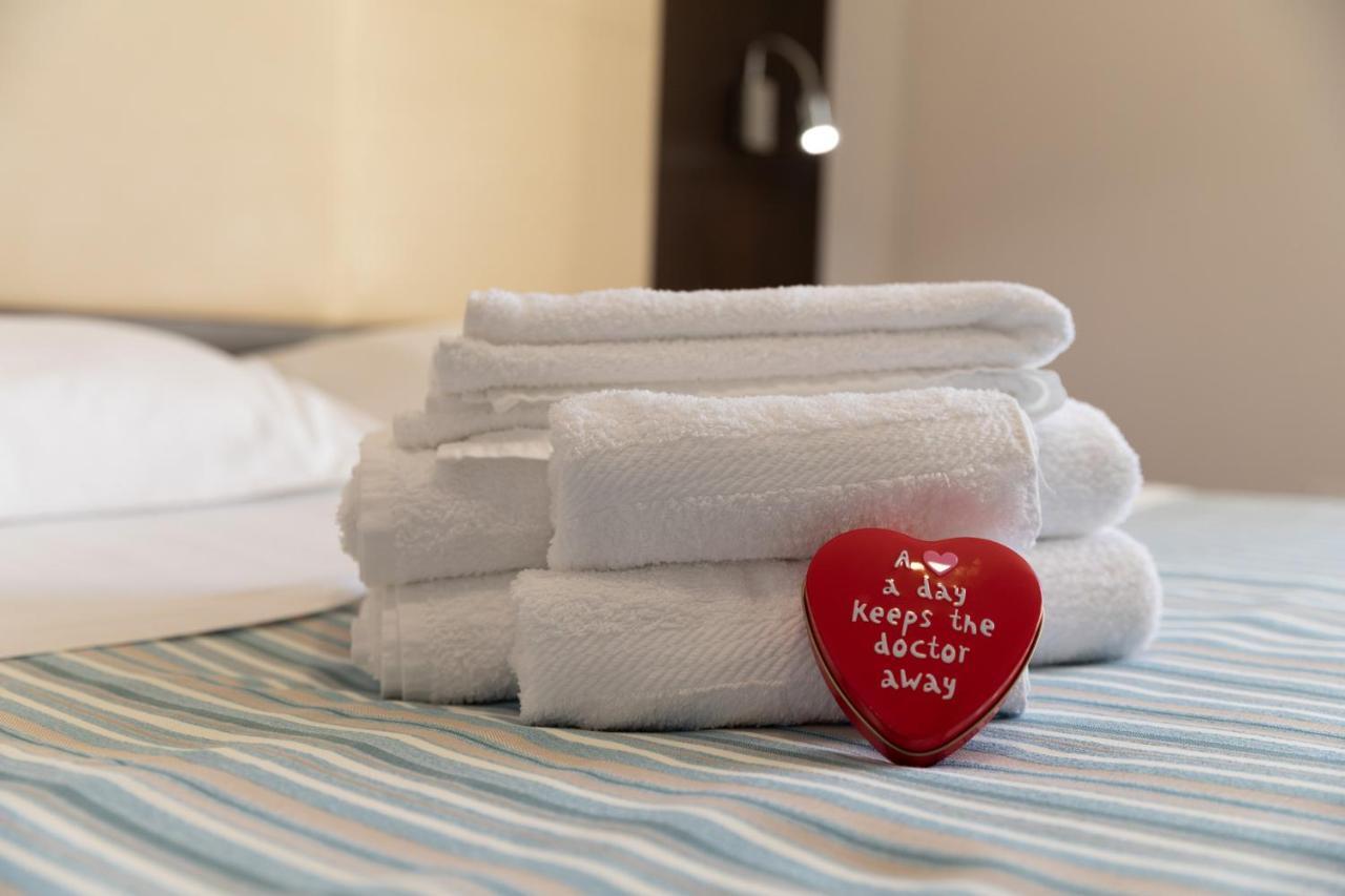 Gimmi Hotel Римини Екстериор снимка