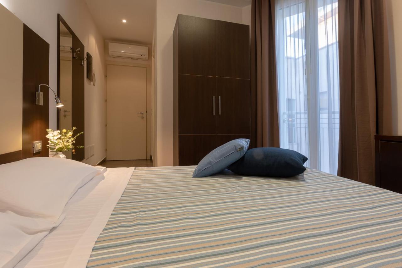 Gimmi Hotel Римини Екстериор снимка