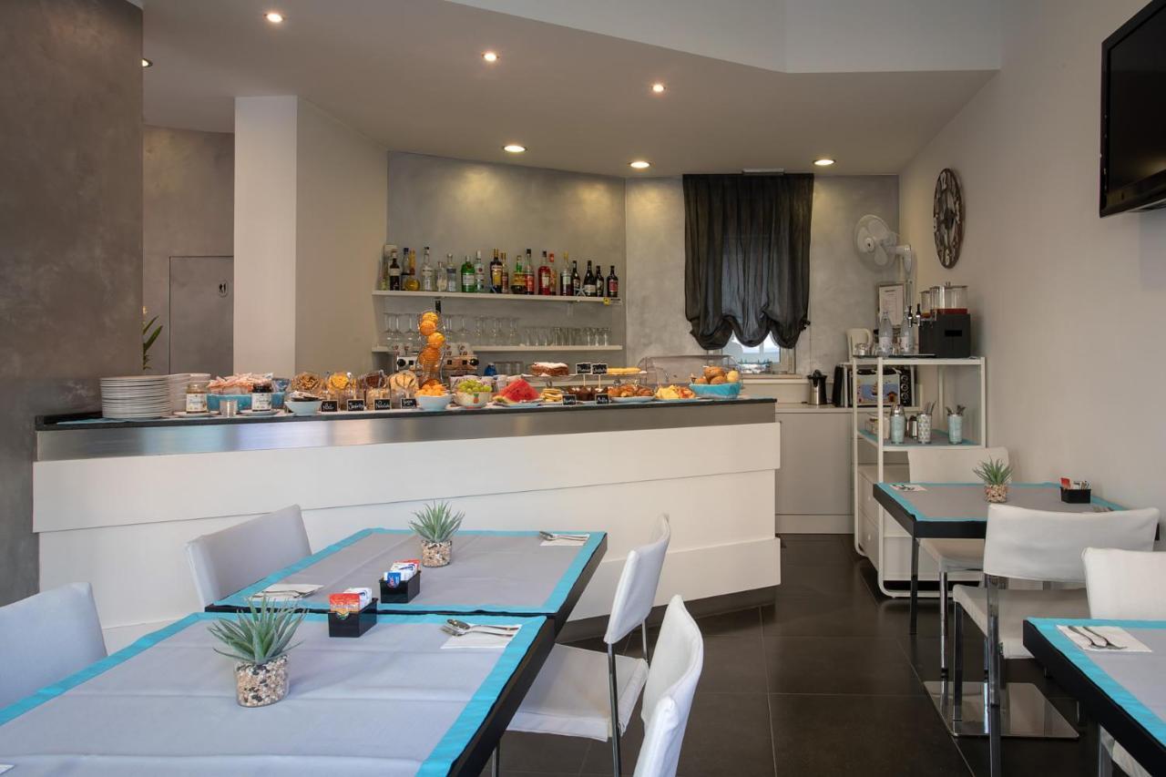 Gimmi Hotel Римини Екстериор снимка