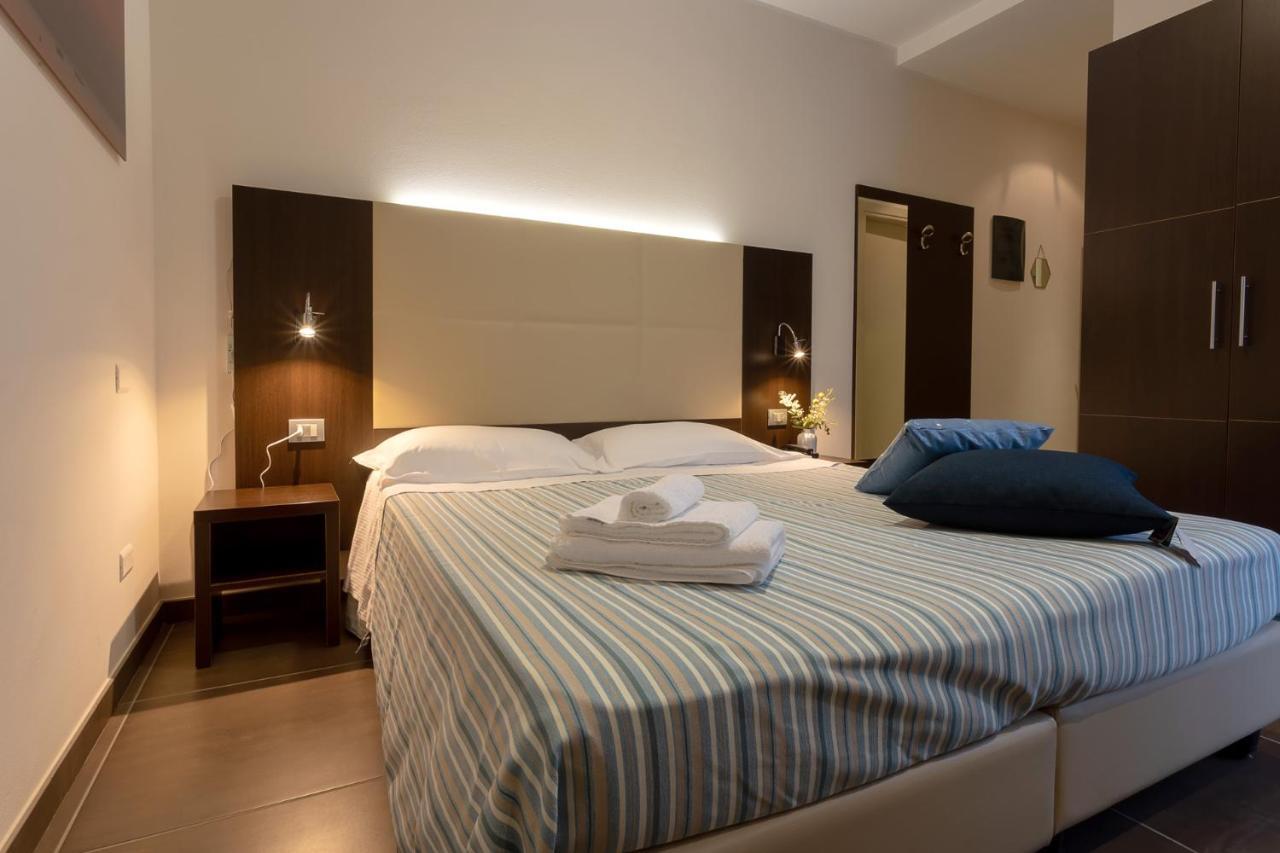 Gimmi Hotel Римини Екстериор снимка