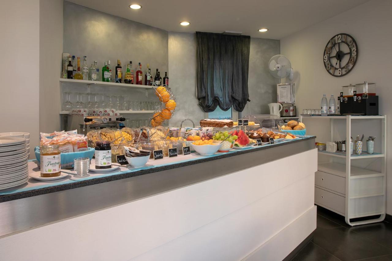 Gimmi Hotel Римини Екстериор снимка